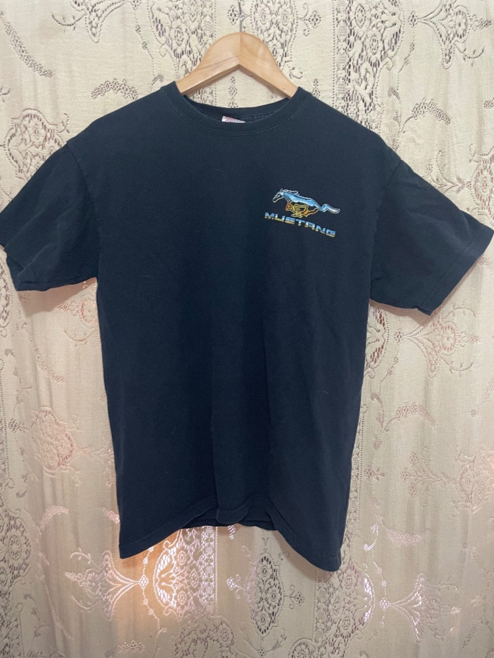 Gildan: vintage mustang shirt